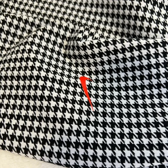 Nike Full Length Legging in black & white houndstooth - Picture 3 of 4